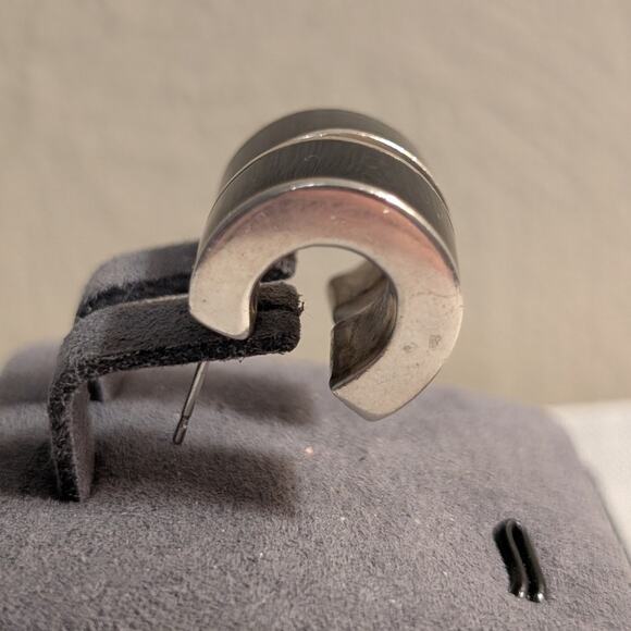 Vintage Chunky 925 Sterling Silver Onyx Inlay Half Hoop Post Earrings - Picture 2 of 7